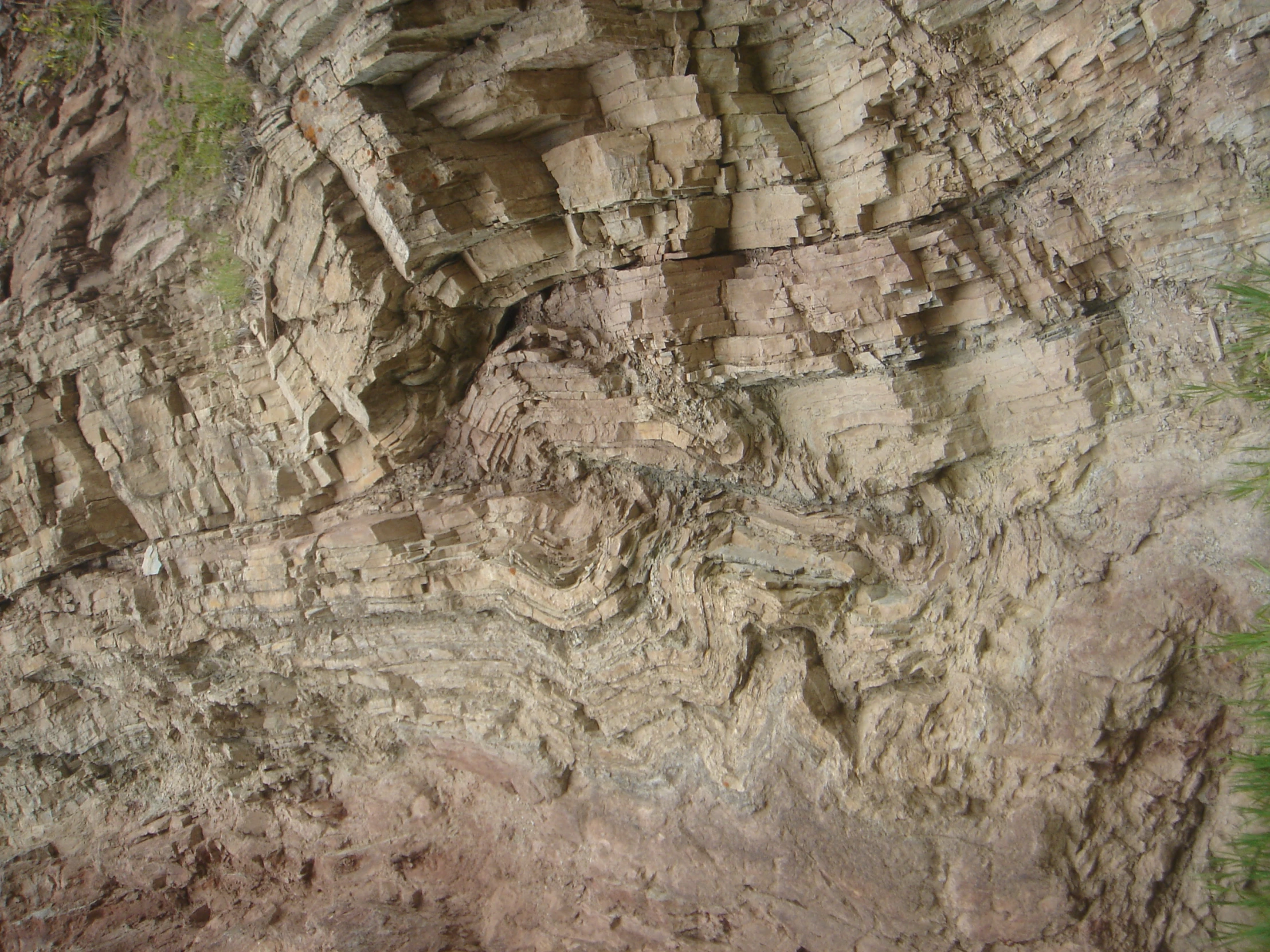 this is an aerial s of rocks and grass