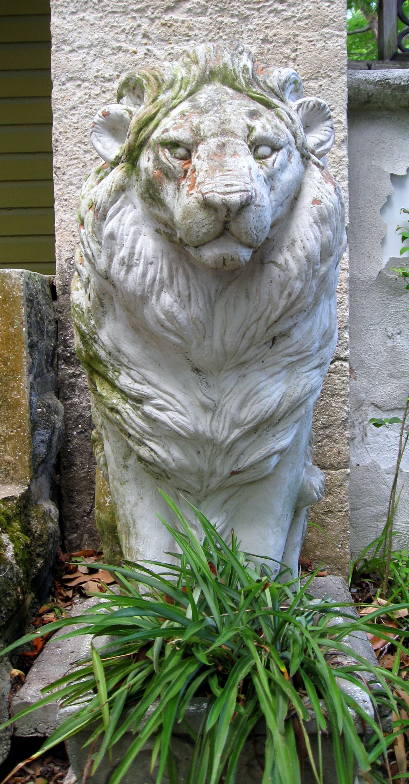 a small statue that looks like a lion