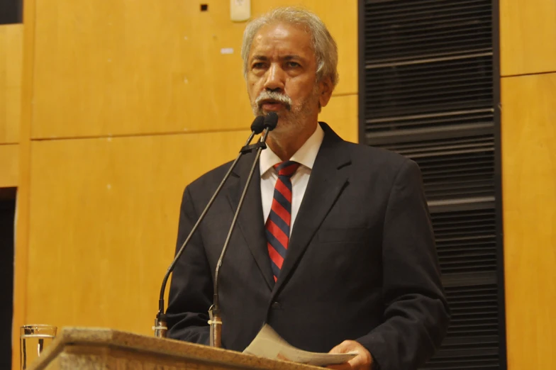 a man is giving a speech from the podium