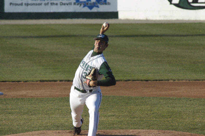 a man in baseball uniform throwing a pitch