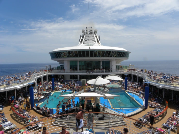 the pool on a cruise ship is full of people