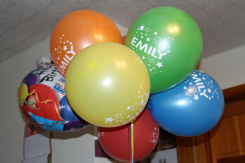 a bunch of balloons with the name mail on them