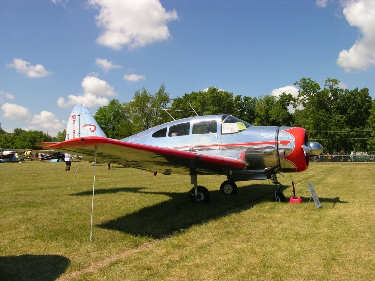 a plane that is parked in the grass