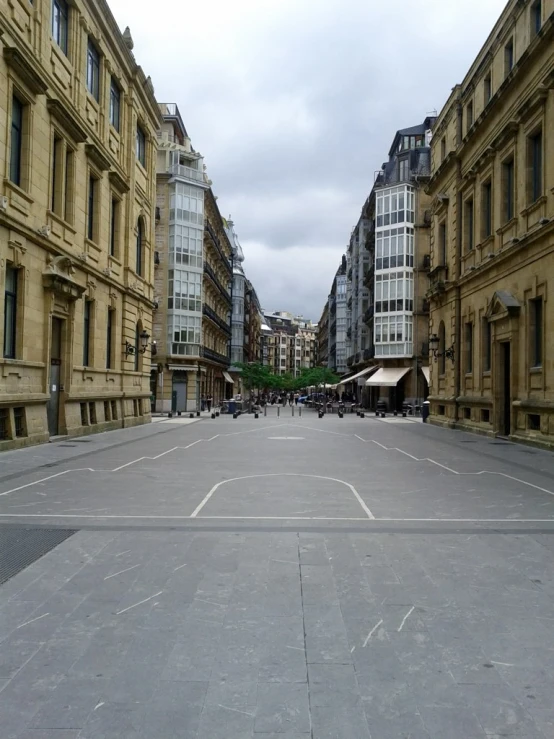 a deserted empty parking lot in the middle of a city