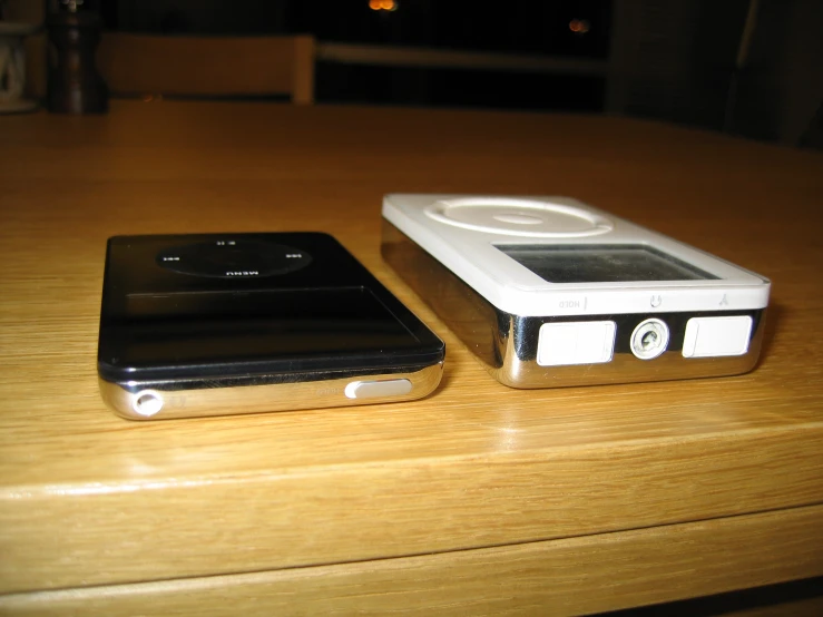 a picture of a mp3 player and a cell phone