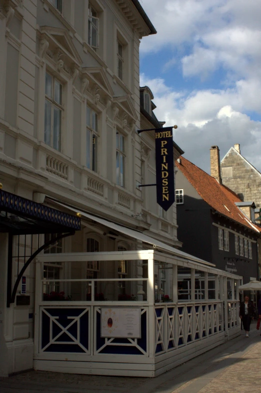 a view of the outside of a restaurant on a cloudy day