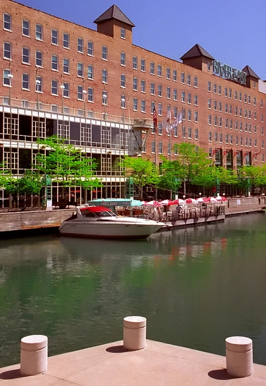 boats are floating in the river next to some buildings