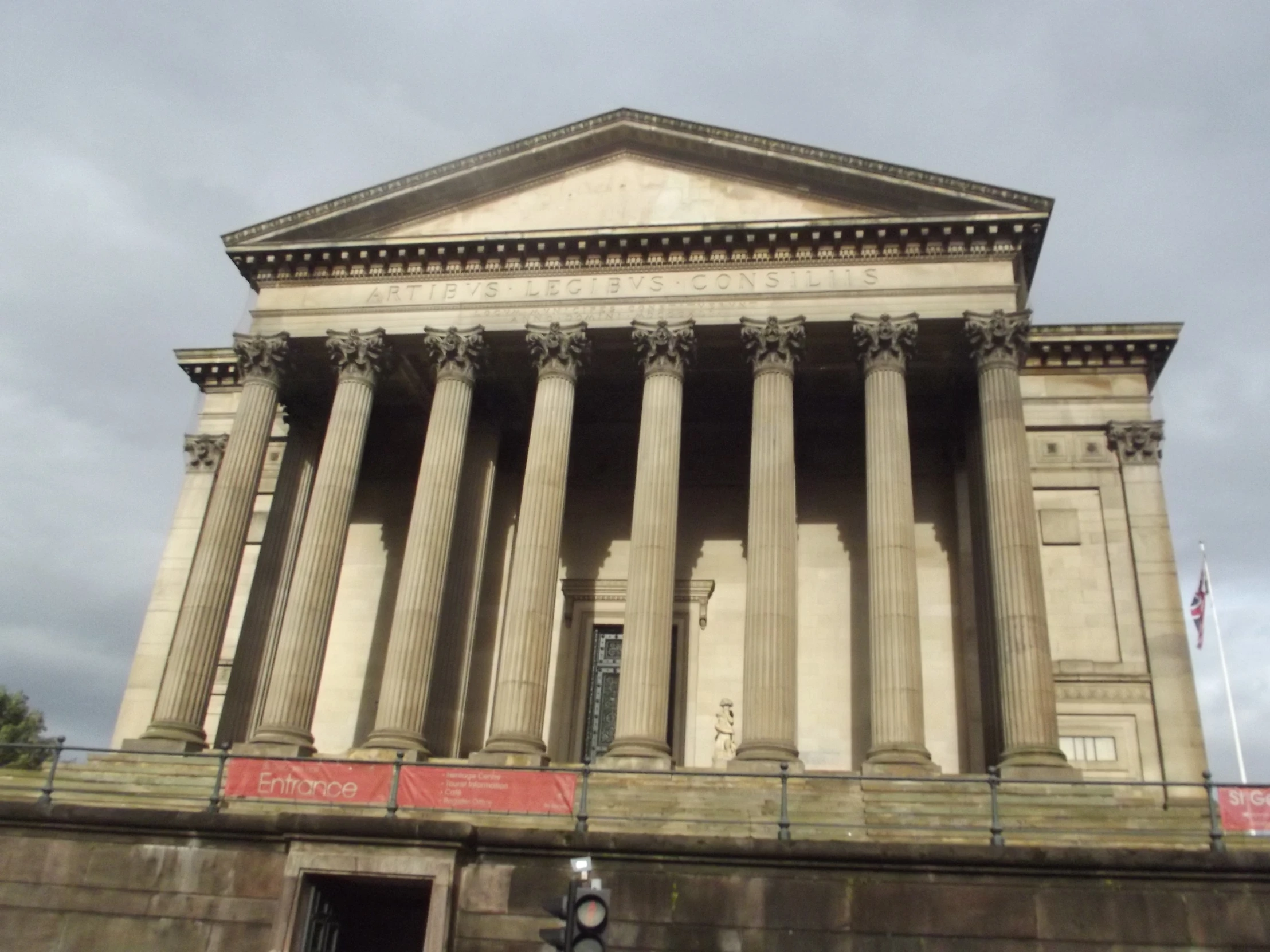 an ancient building with large columns on the front of it