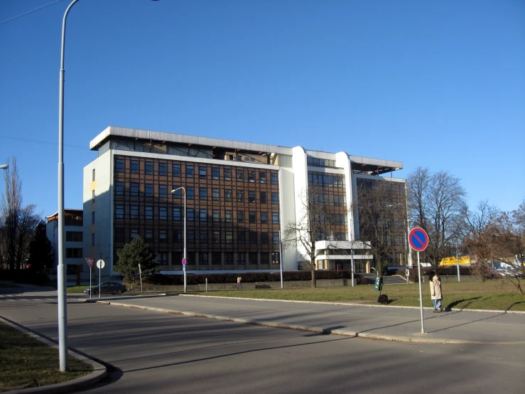 a large building in front of a parking lot