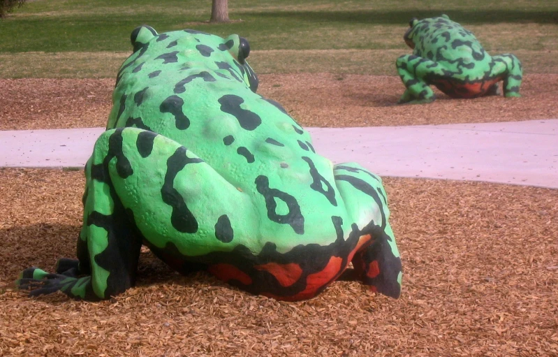 the large frog statue is made to look like it is laying down