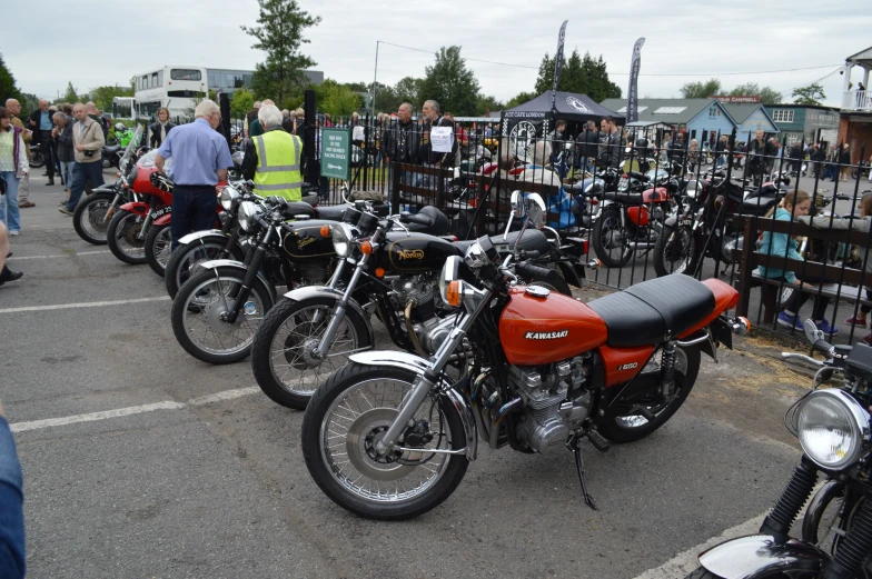 a row of motorcycles sitting in a parking lot