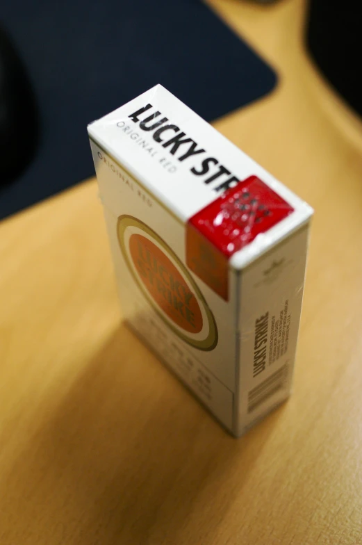 a box with the word luckys on it