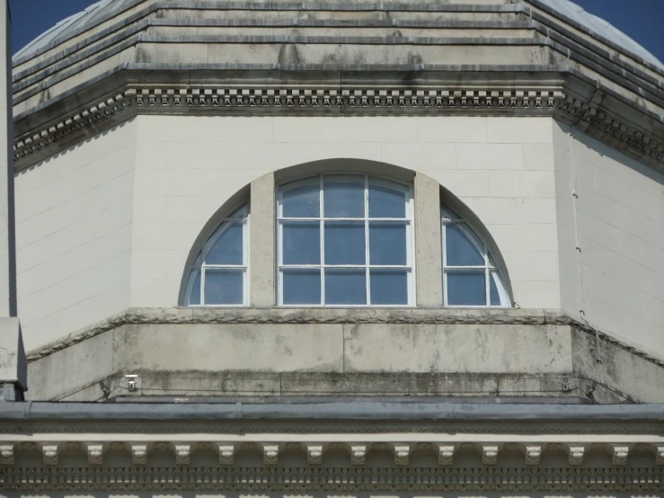 the windows are closed on the side of a tall building