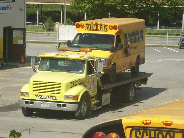 a school bus that is being towed by a trailer