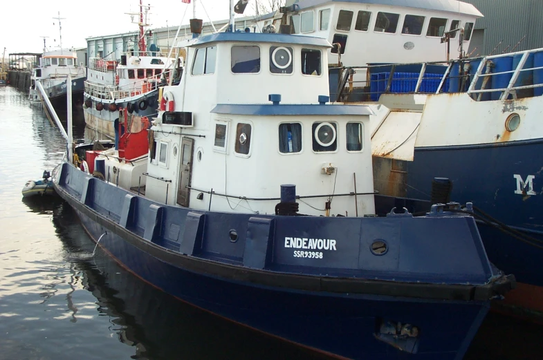 two boats are docked next to each other near one another