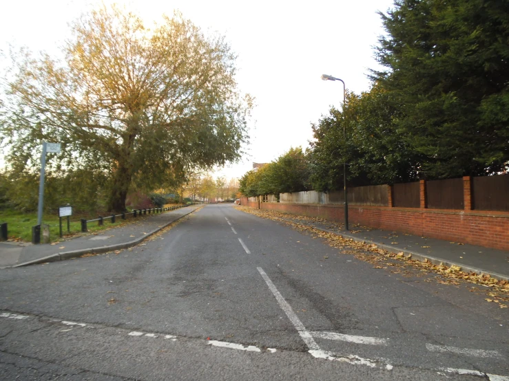 this is an empty street that looks to be quiet