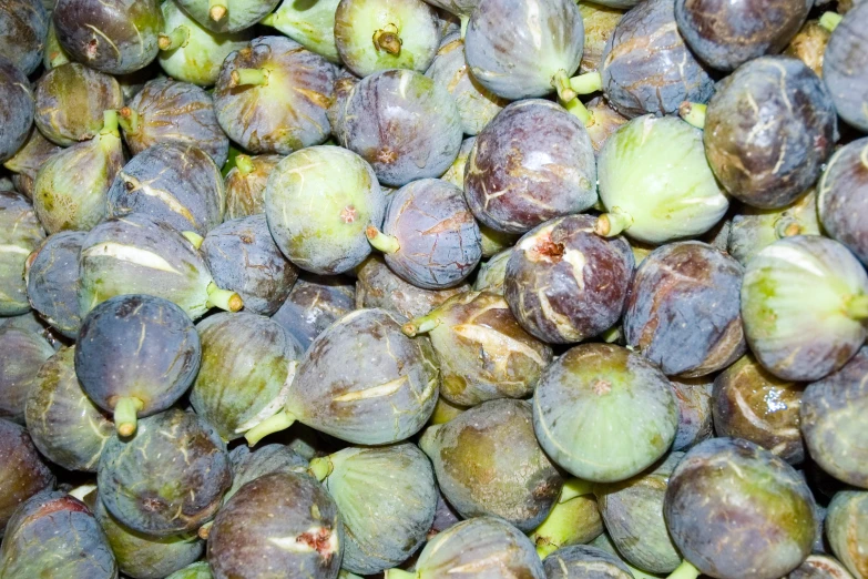 bunch of ripe fruit that have been peeled and picked