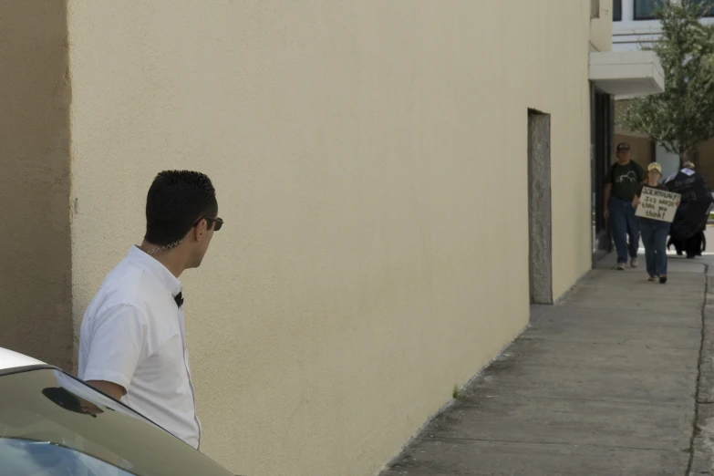 a man that is standing on the side of a road