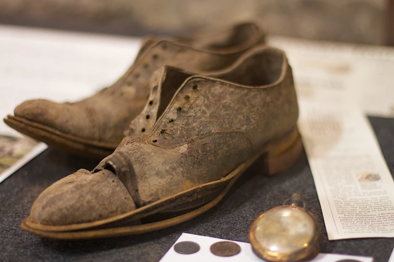 an old shoe and some ons are sitting on the table