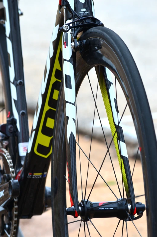 a bike is seen here with black and yellow stripes