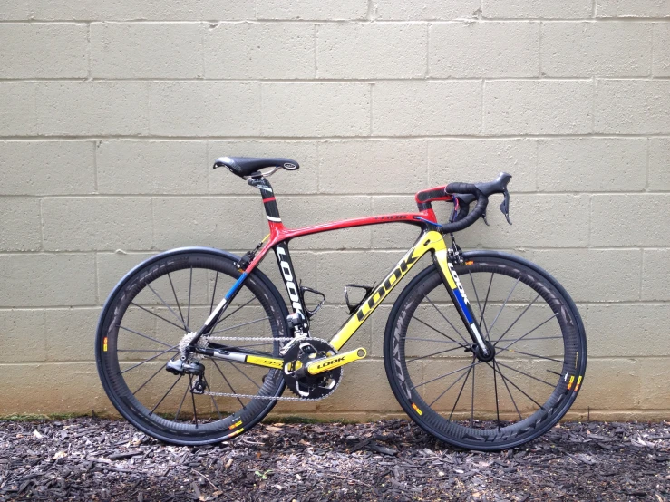 a bike leaning against a wall in front of it