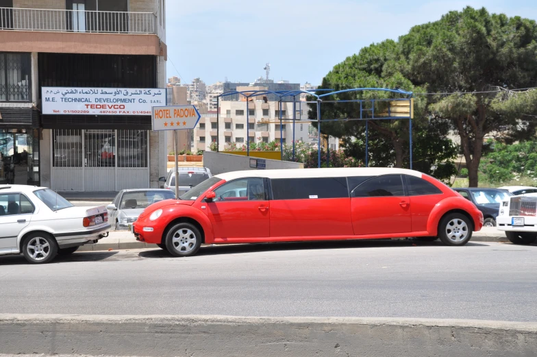 several cars stopped at a street corner near a building