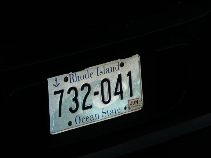 a plate with an anchor has been placed on the front grill of a car