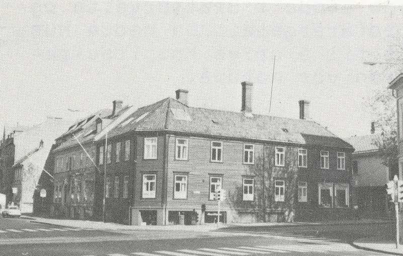 an old pograph of some buildings in the city