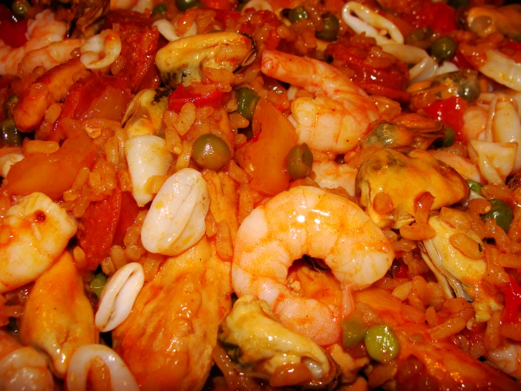 a meal made up of shrimp and peppers