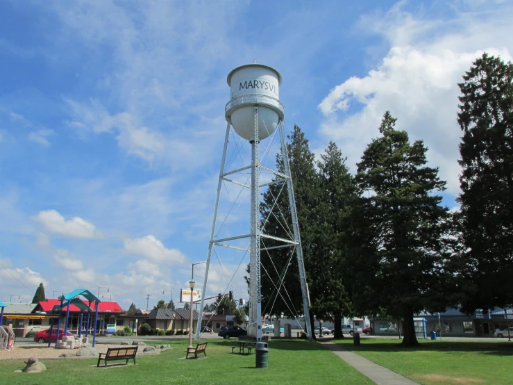 there is a white water tower with the name lake on it