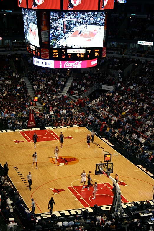 there are several people in a basketball game