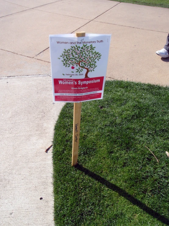 a sign saying welcome to styropolom for a tree