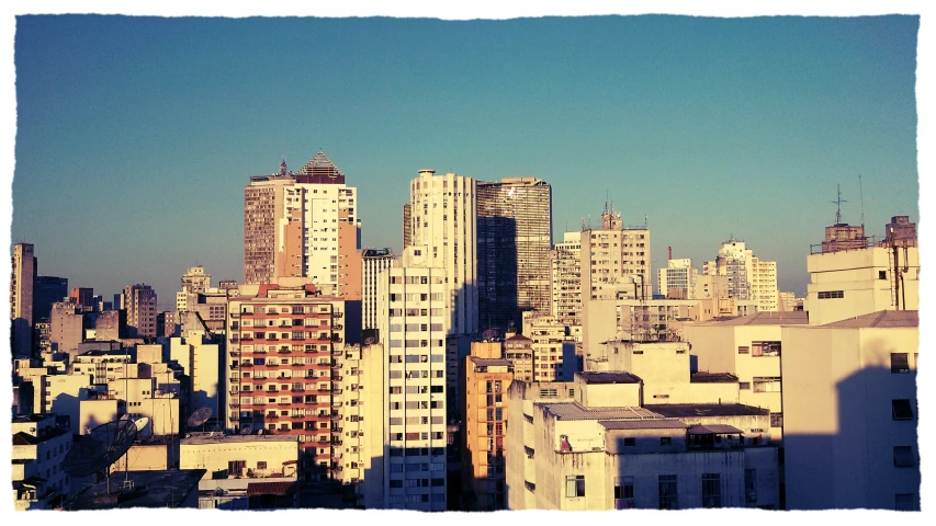 a view of buildings in the city and a sky scr