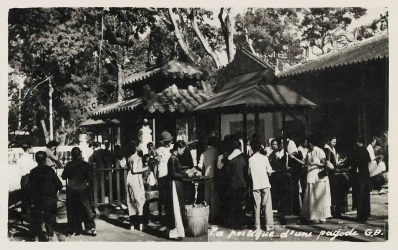 a large group of people in front of a shop