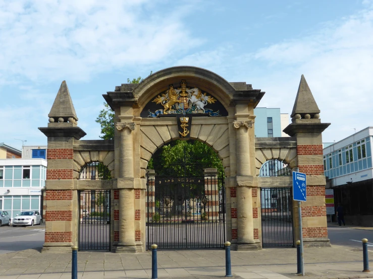 an archway with statues behind it on the street