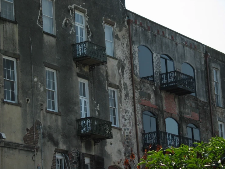 an old building with multiple windows and balconies