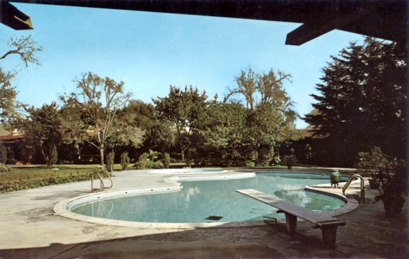 a large oval swimming pool is shown