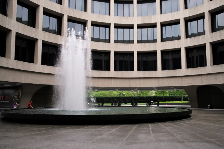 a fountain is in the middle of a courtyard