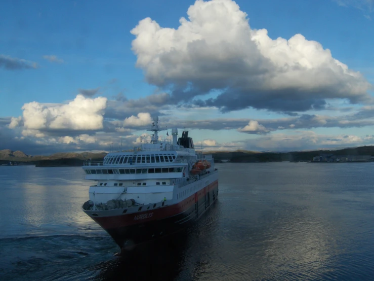 the cruise ship is in the water near the shore