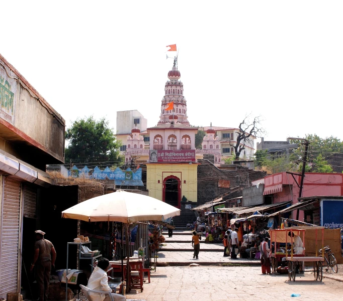 a street scene with vendors and vendors in a city