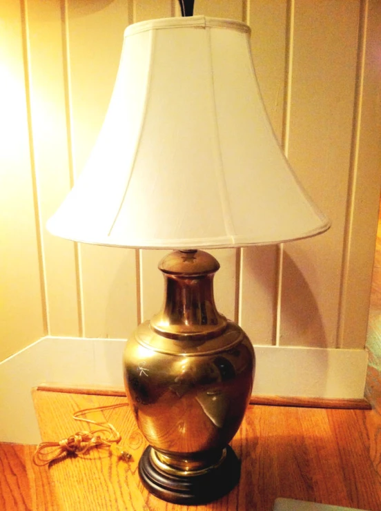 lamp in between the wood paneling and the floor