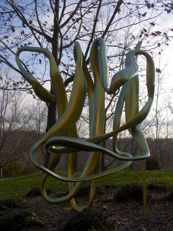 a sculpture sits in the middle of a grassy area