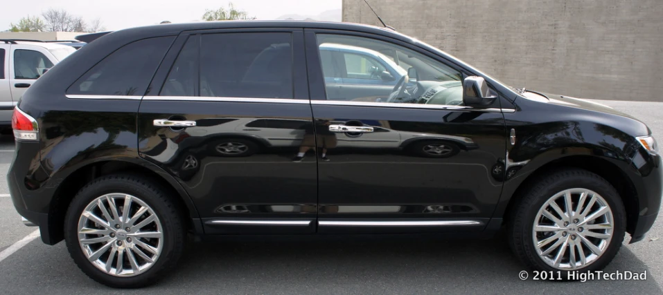 the rear end of a black ford edgeless