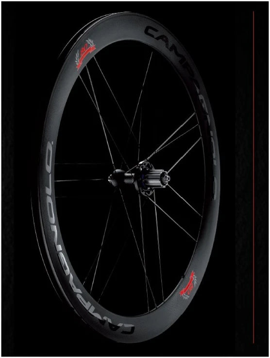 the rear wheel on a bicycle is shown