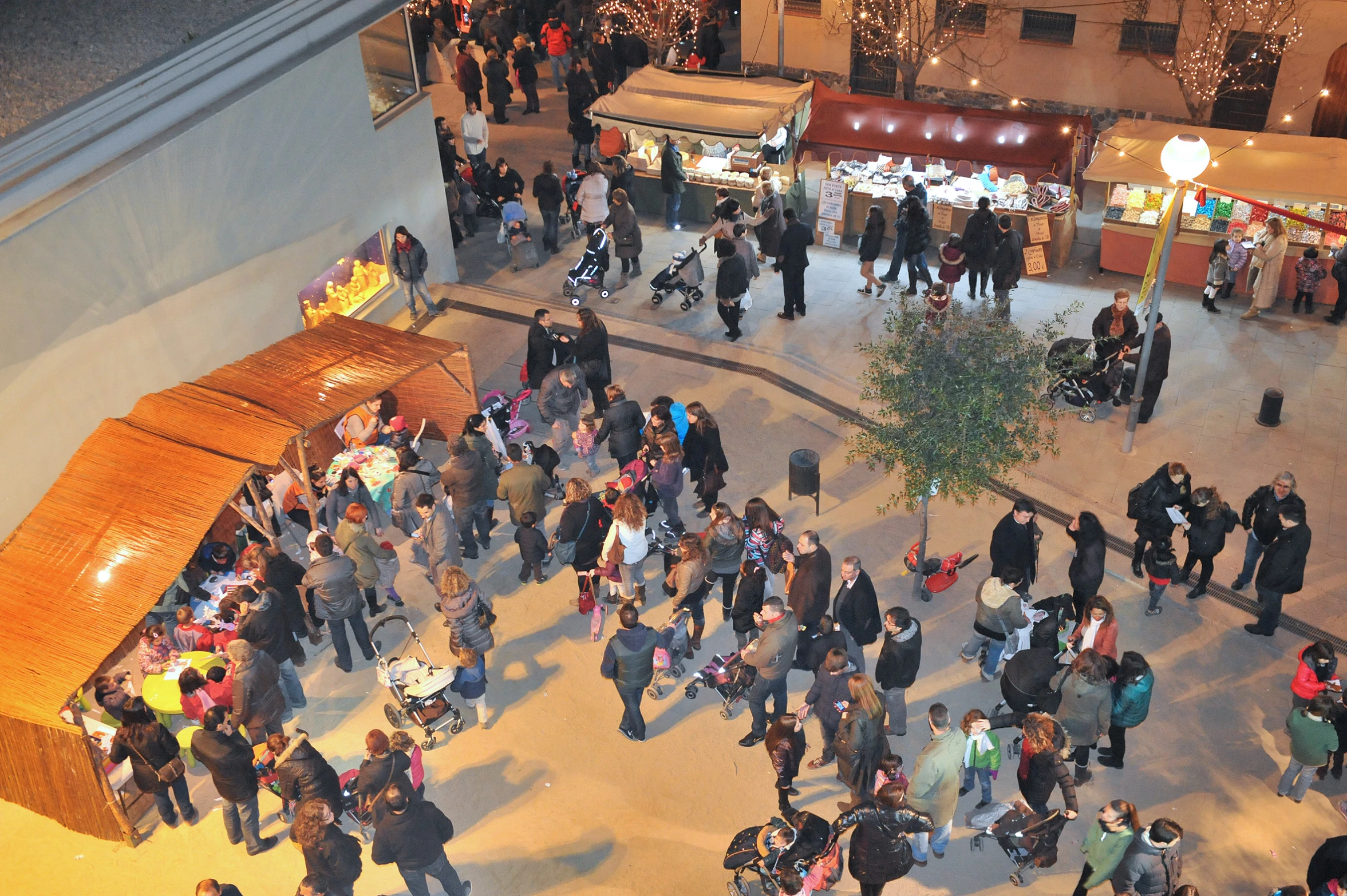 a crowded street intersection during the holidays season