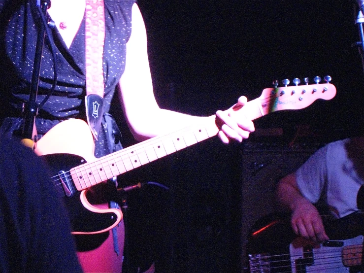 the musician is holding his guitar while singing