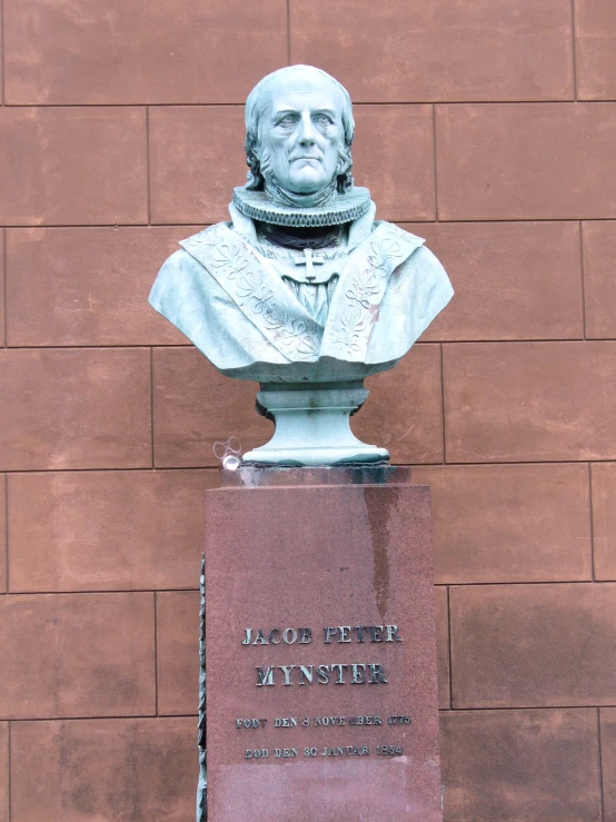 the statue of thomas jefferson is shown on display in front of a brick wall