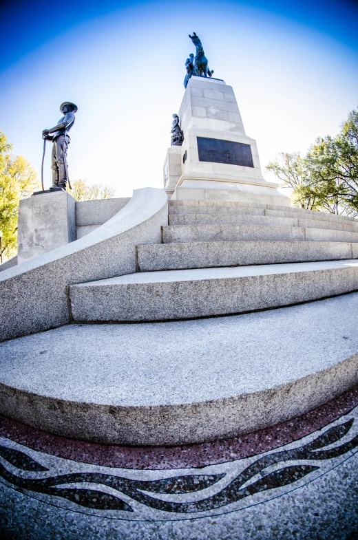 three statues sit at the top of some steps