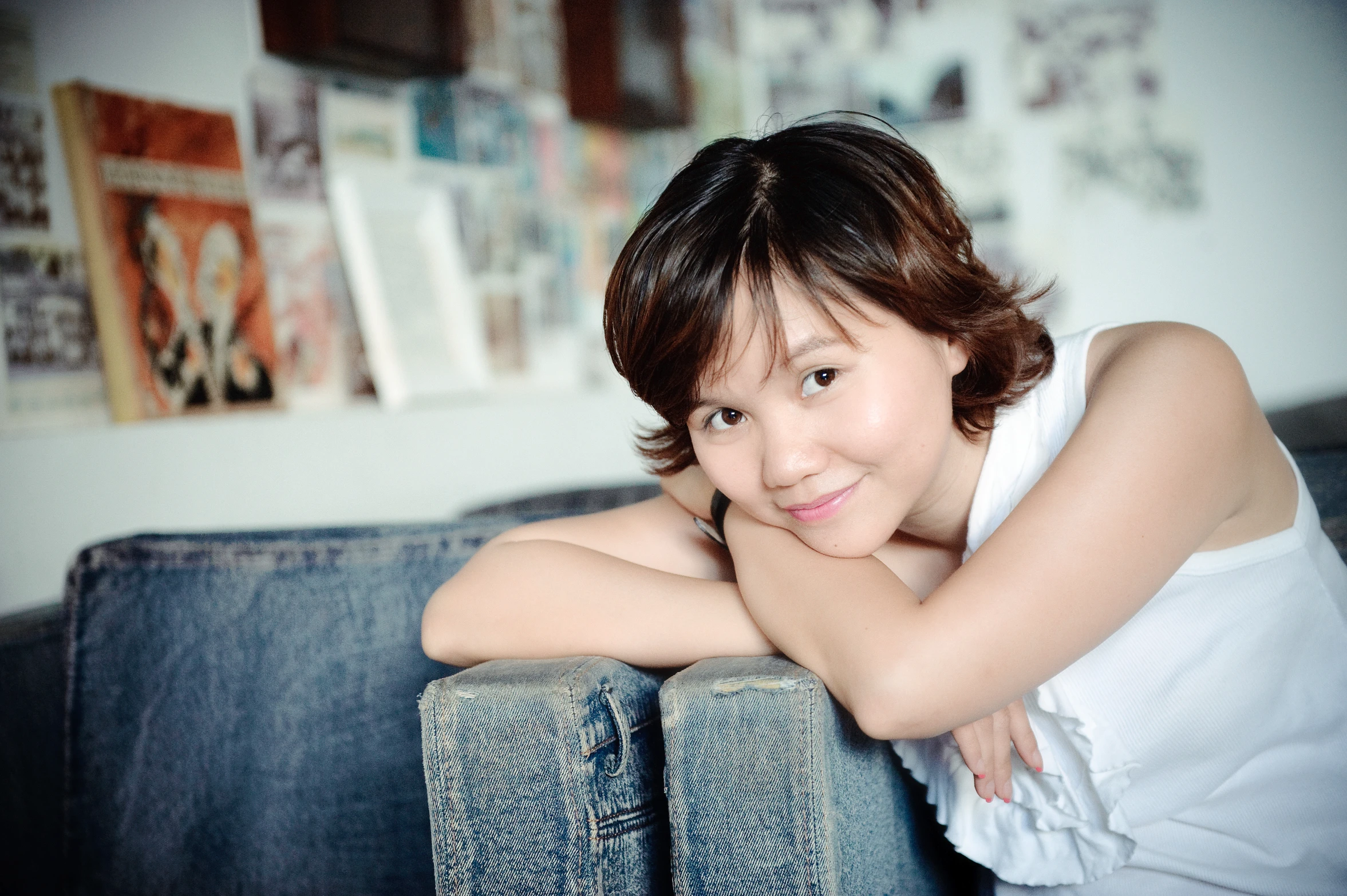 the woman has her arms across her knees while posing for a picture