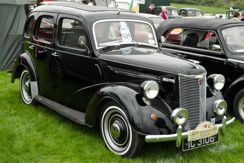 a group of cars are sitting in a field